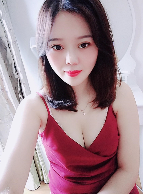 新来的妹子，肤白态度好